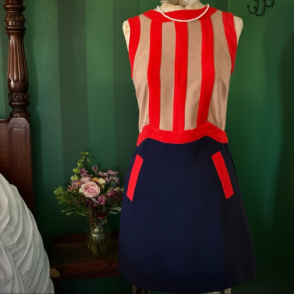 Retro inspired sleeveless dress